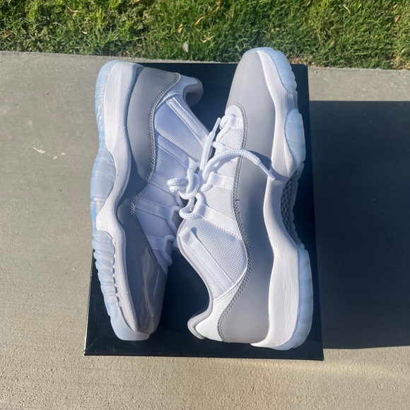 Jordan 11 Retro Low Cement Grey Size 11 Men AV2187-140 BRAND NEW - Picture 3 of 7